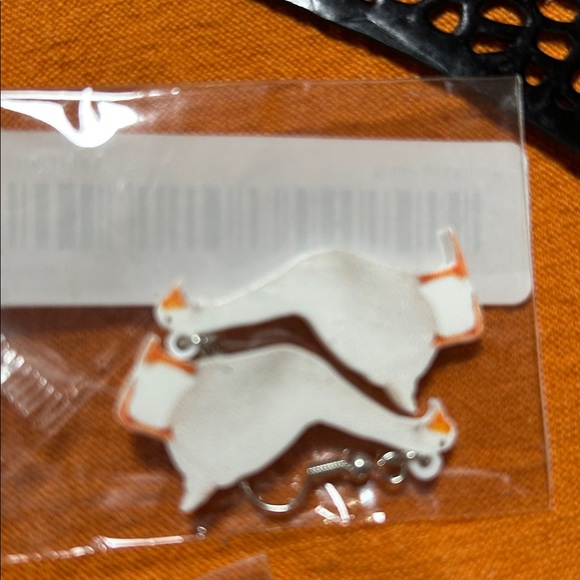 3 pairs new earrings sharks geese and snowmen - Picture 3 of 4